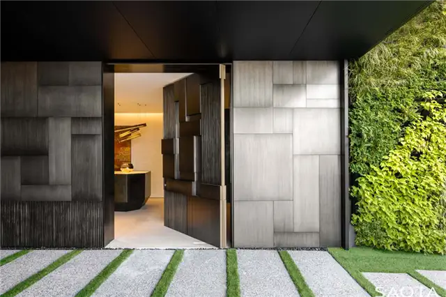 Резиденция Hill Side Ave Saota Los Angeles Residence - входная дверь