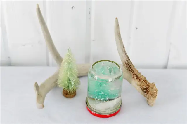 DIY (своими руками)-snow-globe-finished-mason-jar