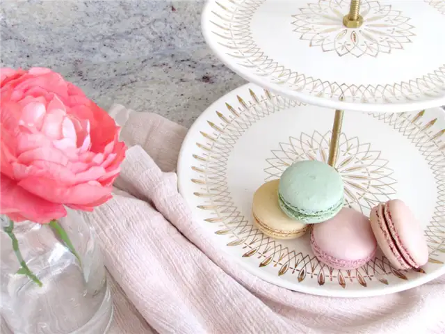 DIY (своими руками)-Tiered-Dessert-Stand-How-To