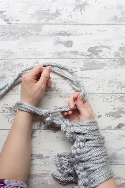 Чехол для подушки DIY (своими руками) Arm knit - используйте левую руку