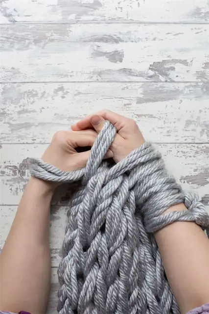 DIY (своими руками) Arm knit cushion cover - вы закончили вязание 20 рядов
