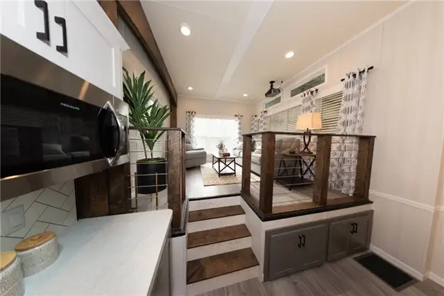 Park Model Homes - Crafts man Large House on Wheels - деревенский