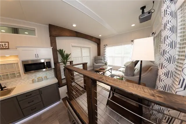 Park Model Homes - Crafts man Large House on Wheels - раздвижная панель