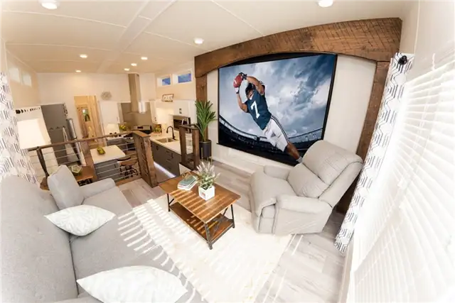 Park Model Homes - Crafts man Large House on Wheels - открытое пространство