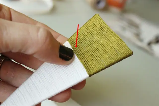 DIY (своими руками) String Tree Ornaments - прикрепите конец нити к ленте