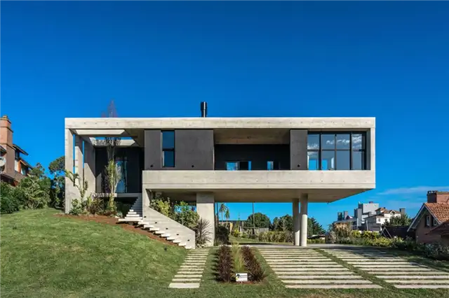 Современный бетонный дом Buen Orden House в Аргентине - консоль