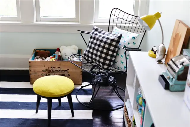 DIY (своими руками)-Upholstered-Foot-Stool-Tutorial