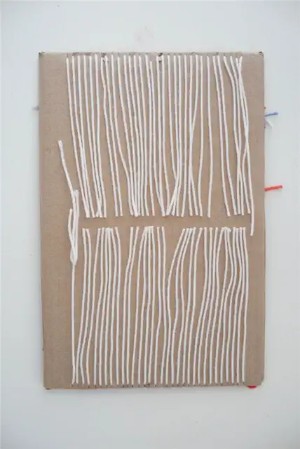 DIY (своими руками) Loom and Woven Wall Hanging - разрежьте белую нить поперек