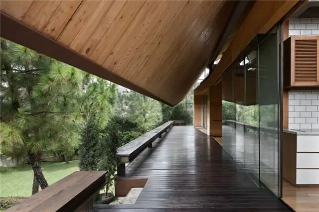EH House Indonesia by andramatin деревянный пол