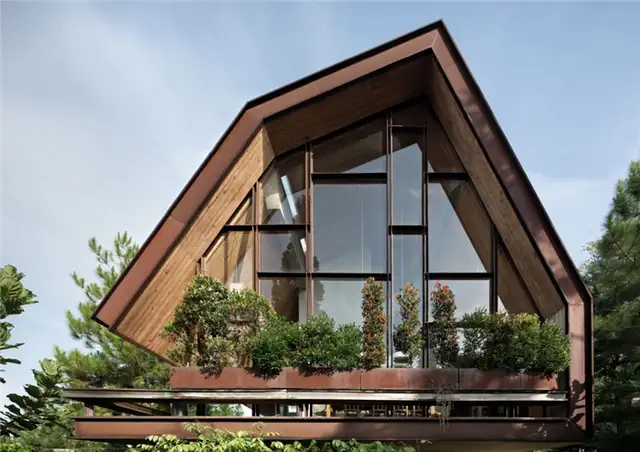 EH House Indonesia by andramatin