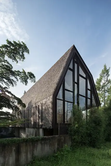 EH House Indonesia by andramatin каменная стена