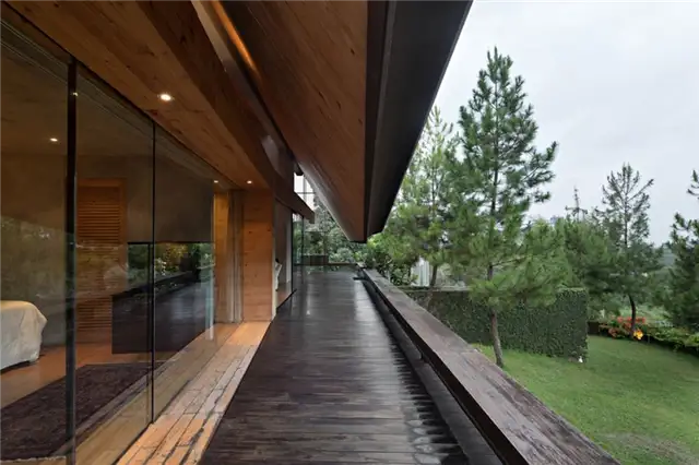 EH House Indonesia терраса из андраматина