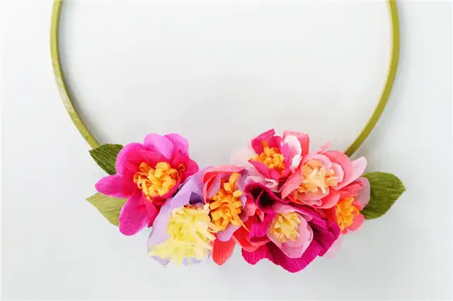Весенний DIY (своими руками) креповой бумаги цветочный весенний венок