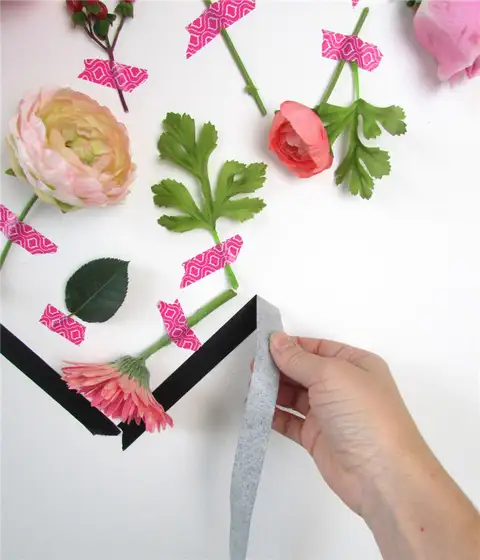 diy-flower-heart-wall-art