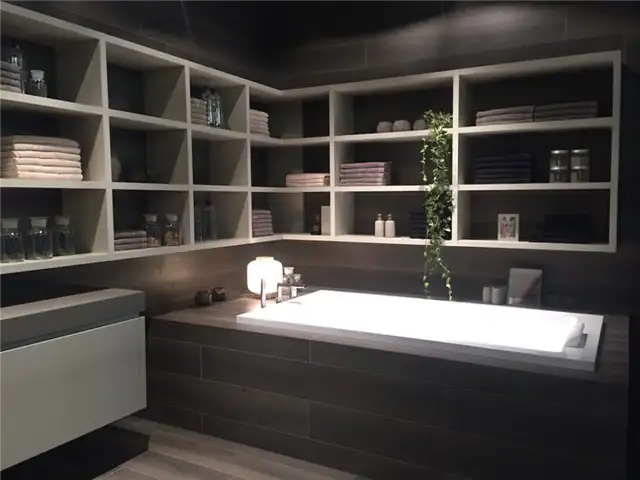 Открытые стеллажи для ванной комнаты