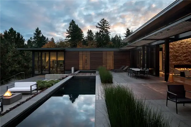 Бассейн Glass Link House by Scott-Edwards Architects