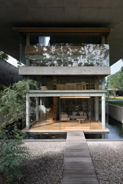 IH Residence andramatin стеклянные двери