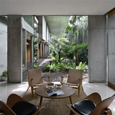IH Residence andramatin Вид на сад