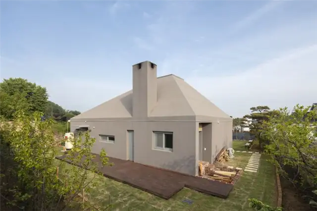 Задний двор дома Ger House