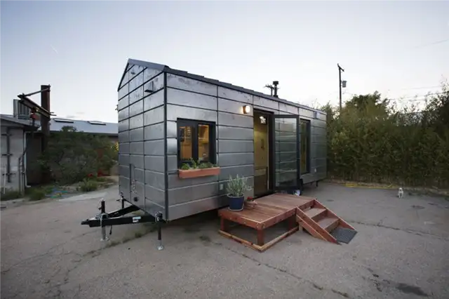 Saltbox By Extraordinary Structures