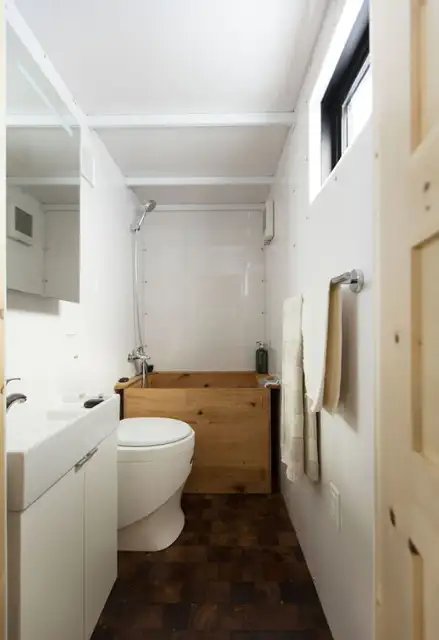 Ванная комната в Saltbox By Extraordinary Structures