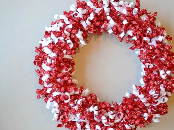 Curled-Grosgrain-Ribbon-Wreath