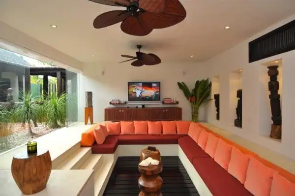 оранжевая гостиная-беседка