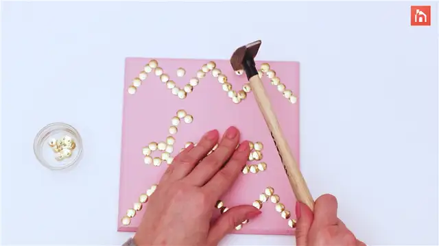 DIY (своими руками) thumbtacks sign (36)