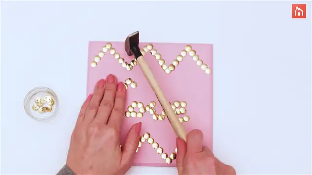 DIY (своими руками) thumbtacks sign (35)