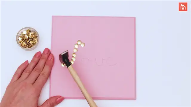 DIY (своими руками) thumbtacks sign (12)