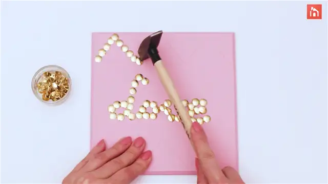 DIY (своими руками) thumbtacks sign (26)