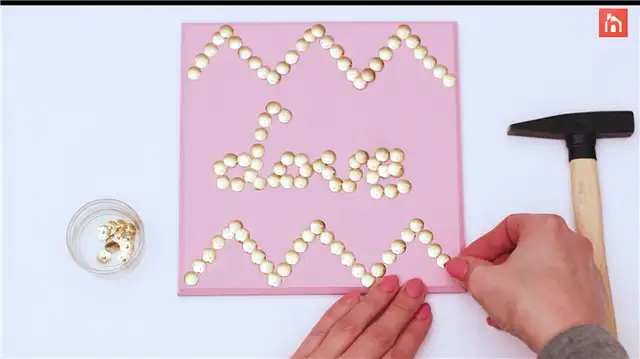 DIY (своими руками) thumbtacks sign (32)