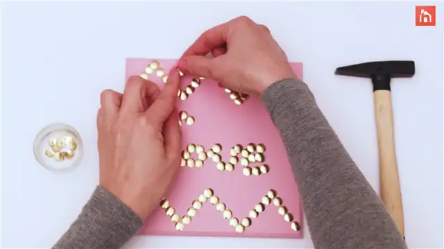 DIY (своими руками) thumbtacks sign (34)