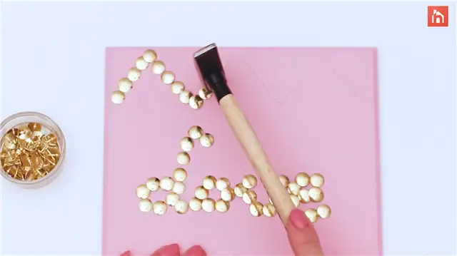 DIY (своими руками) thumbtacks sign (27)