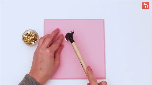 DIY (своими руками) thumbtacks sign (8)