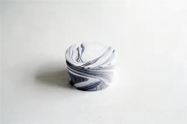 DIY (своими руками)-Marbled-Trinket-Dish-alsmost-done