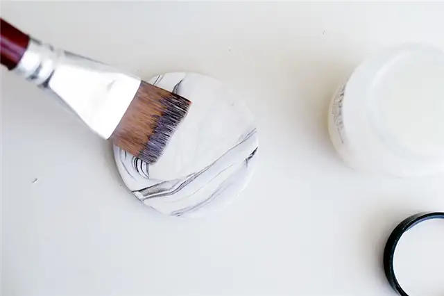 DIY (своими руками)-Marbled-Trinket-Dish-paint