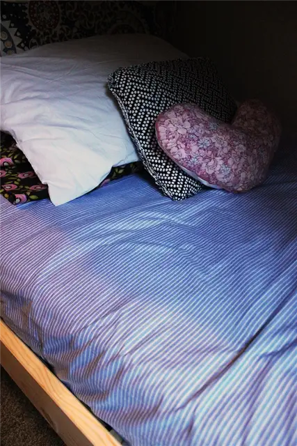 DIY (своими руками) Reversible Summer Quilt - Начните с выравнивания длинных краев