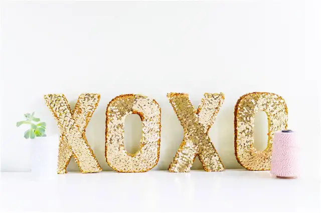 DIY (своими руками) Sequin XOXO Letters for Valentines Day