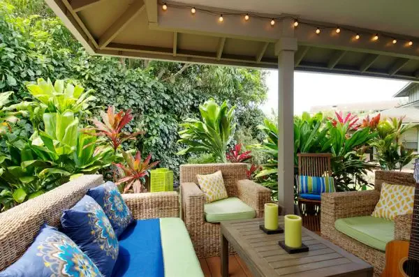 another-beautiful-porch-featuring-rattan-furniture