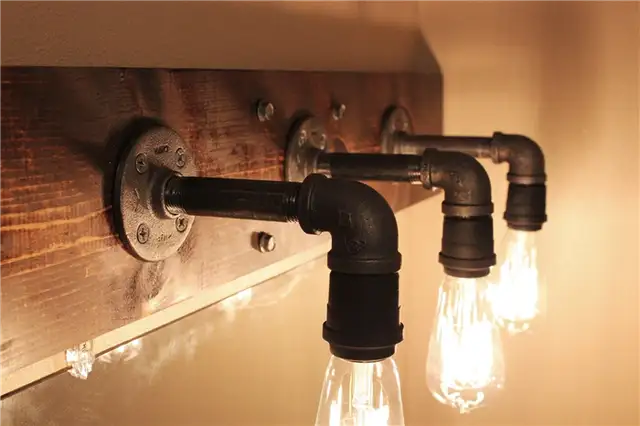 edison-lighting-bulbs-and-pipes