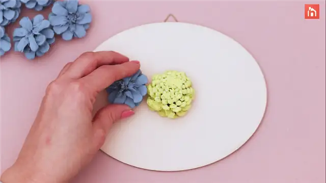 Цветочная картина из сосновых шишек - DIY (своими руками) шаг (18)