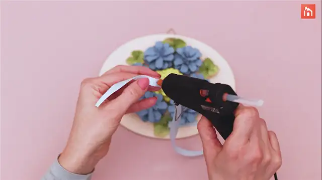 Картинка цветка из сосновой шишки - DIY (своими руками) шаг (25)