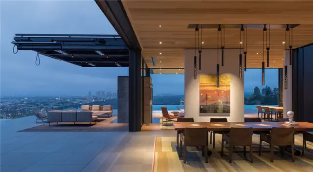 Вид на террасу в Collywood House by Olson Kundig