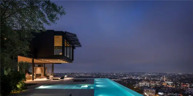 Вид сбоку на дом Collywood House by Olson Kundig