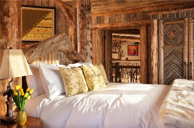 Big Sky Cabin Yellow Stone National Park - спальня в деревенском стиле