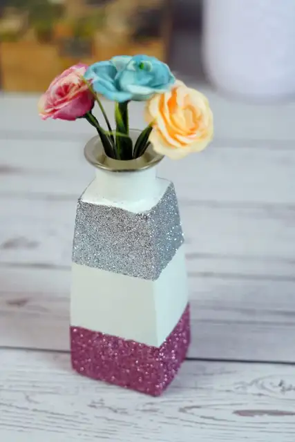 DIY (своими руками) ваза для цветов с блестками 18