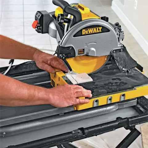 Мокрая пила для плитки DEWALT с подставкой