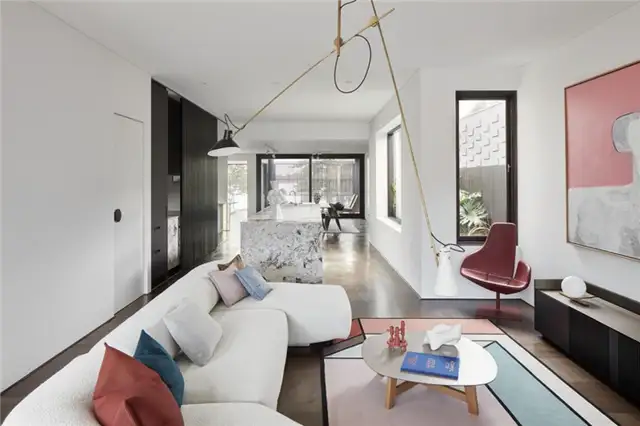 Shutter House by State of Kin + гостиная Mobilia