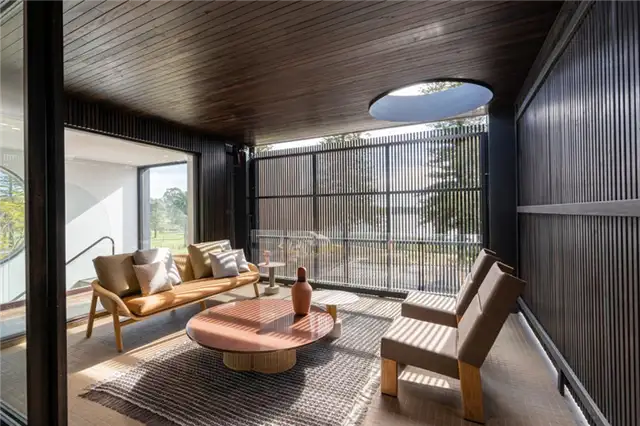 Shutter House by State of Kin + Mobilia интерьер